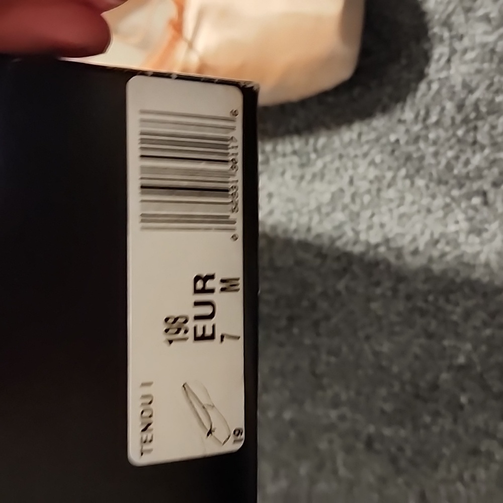 Pointe Shoes - Picture 3 of 8